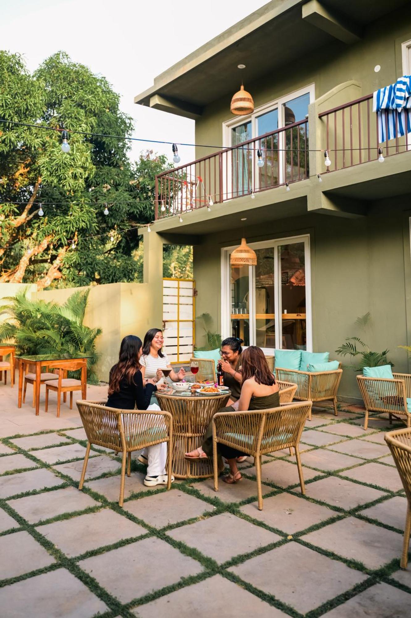 Locomo Boutique, Morjim - Stay Work Eat Zewnętrze zdjęcie