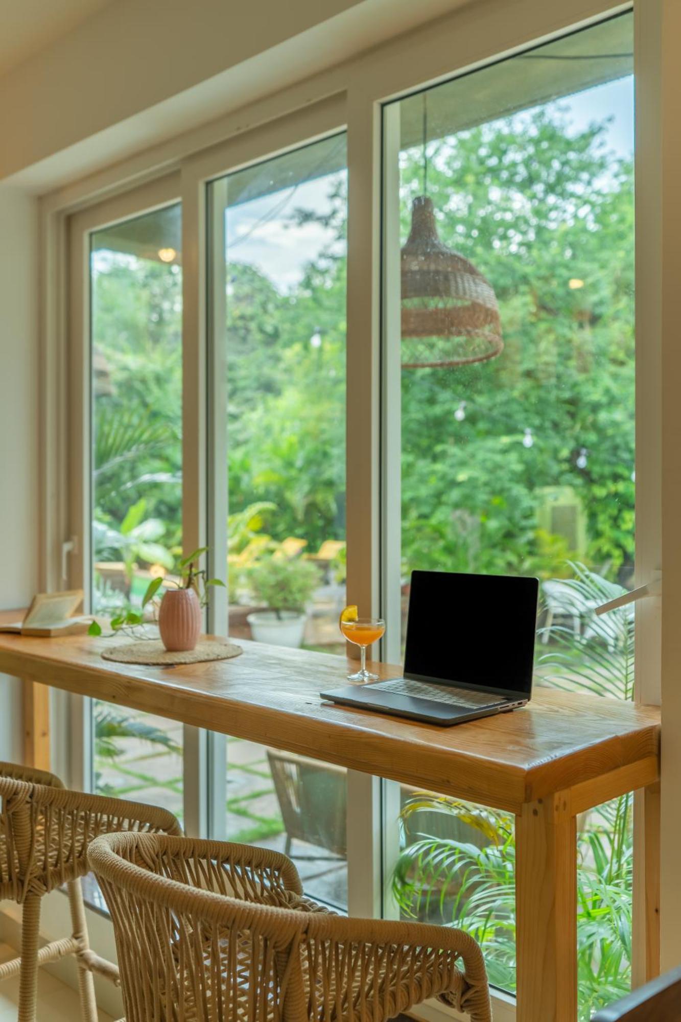 Locomo Boutique, Morjim - Stay Work Eat Zewnętrze zdjęcie