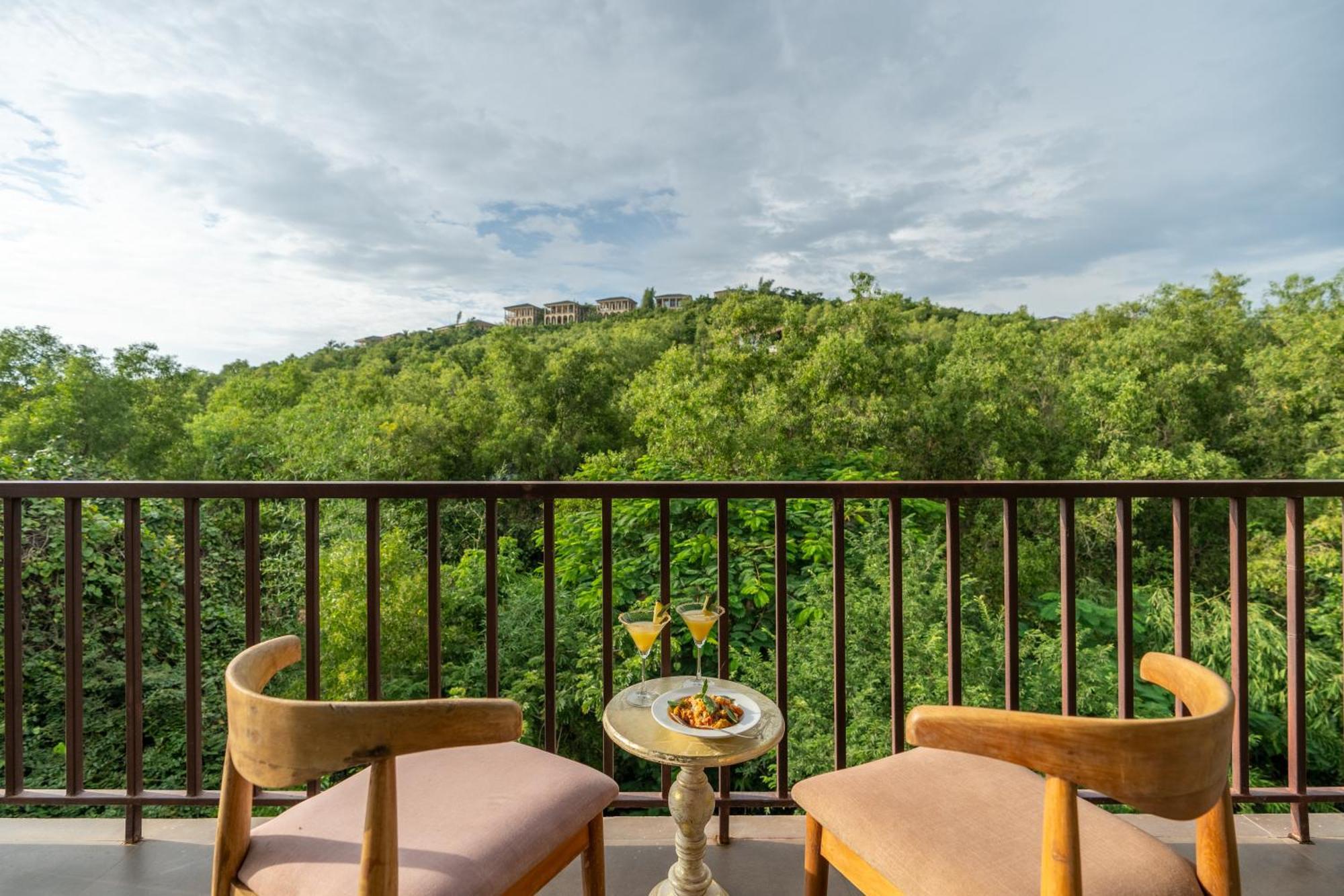 Locomo Boutique, Morjim - Stay Work Eat Zewnętrze zdjęcie