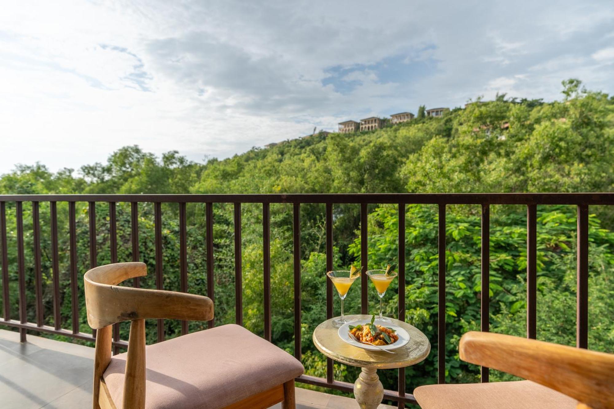 Locomo Boutique, Morjim - Stay Work Eat Zewnętrze zdjęcie